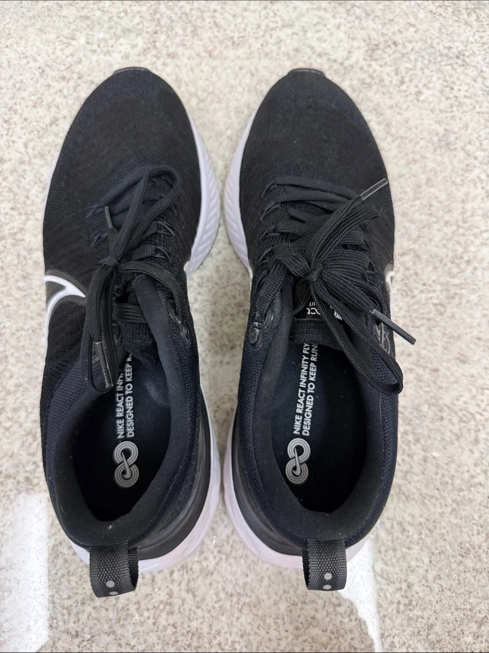 Nike Men's Black and White Athletic Running Shoes